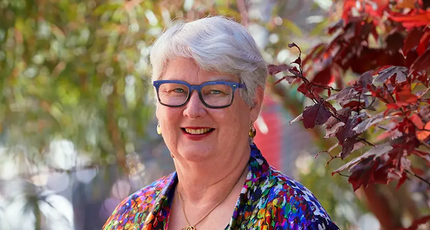 Portrait of Ros Casey.